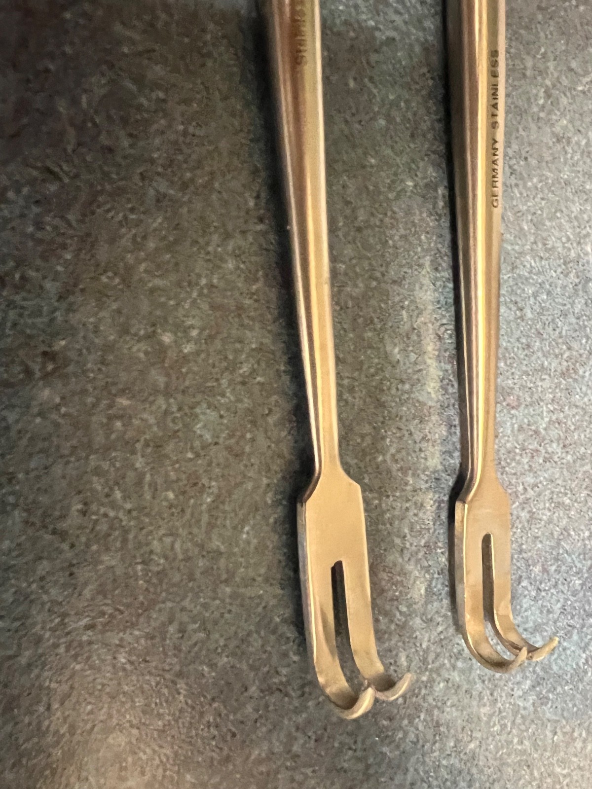BOSS 8″ Volkman Retractor – 2 prongs sharp (18-1005)