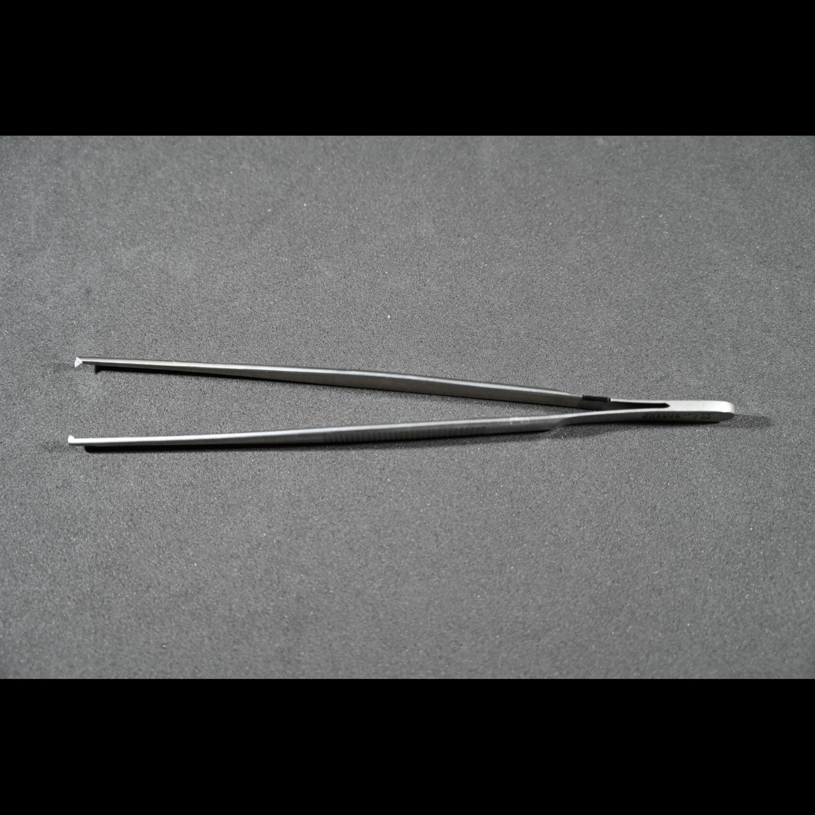 Aesculap BD559R Tissue Forceps 1×2 Teeth 6¼ in Surgical Forceps