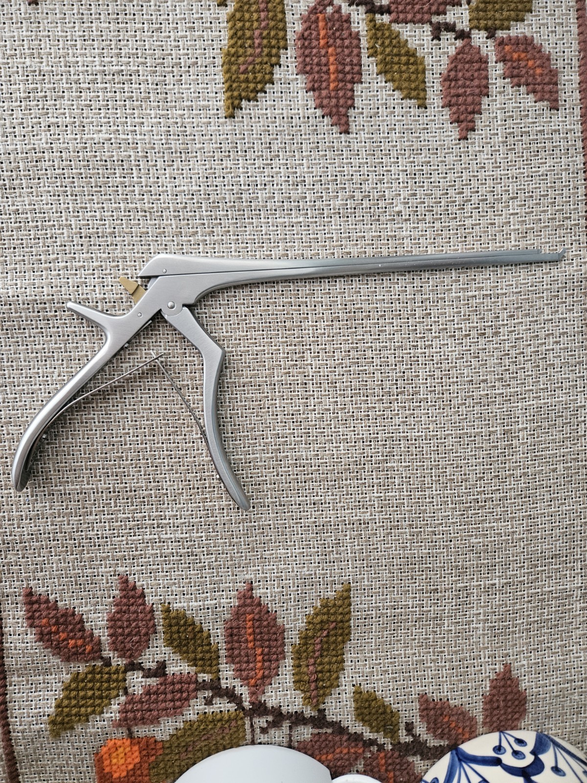 7″ Micro Kerrison Rongeur Up-Bite 90°, 1mm German Stainless Steel w/ Locking Bar