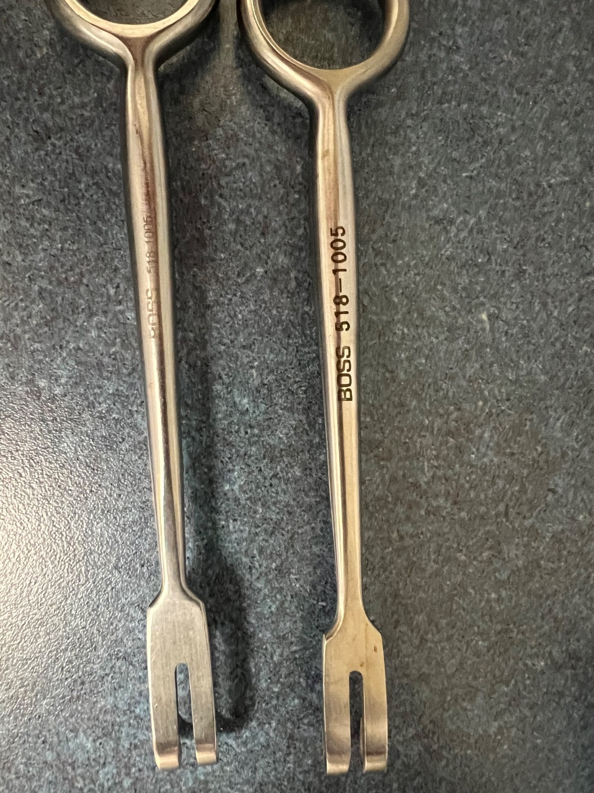 BOSS 8″ Volkman Retractor – 2 prongs sharp (18-1005)