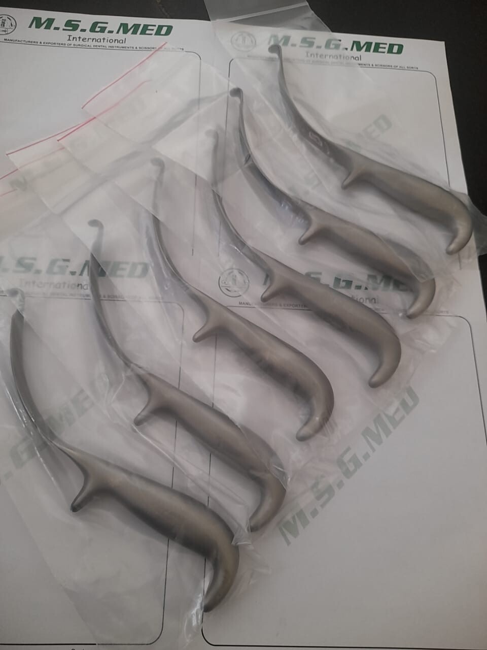 Maxillofacial Hargis Mandibular Body Retractors Stainless Steel 2PCS Set Offer