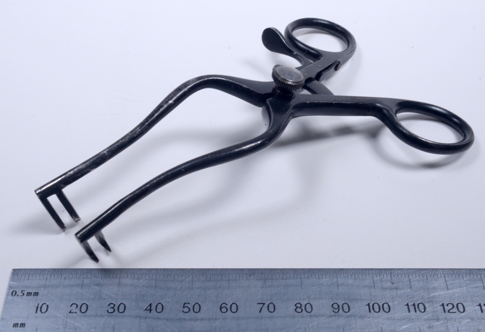 V. Mueller Weitlaner Retractor 5″ Self-Retaining 2×2 Prongs