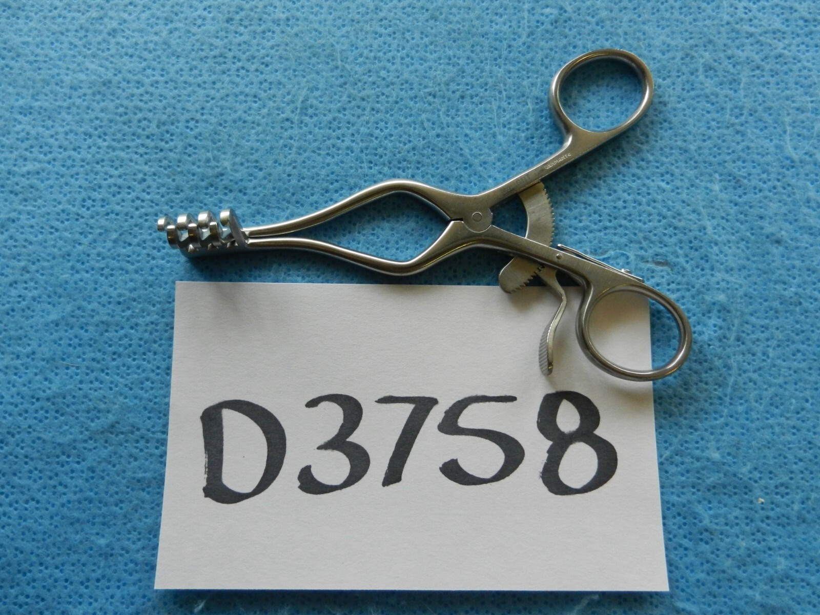 D3758 Wright Surgical 5-1/2in 3 X 4 Prong Weitlaner Retractor