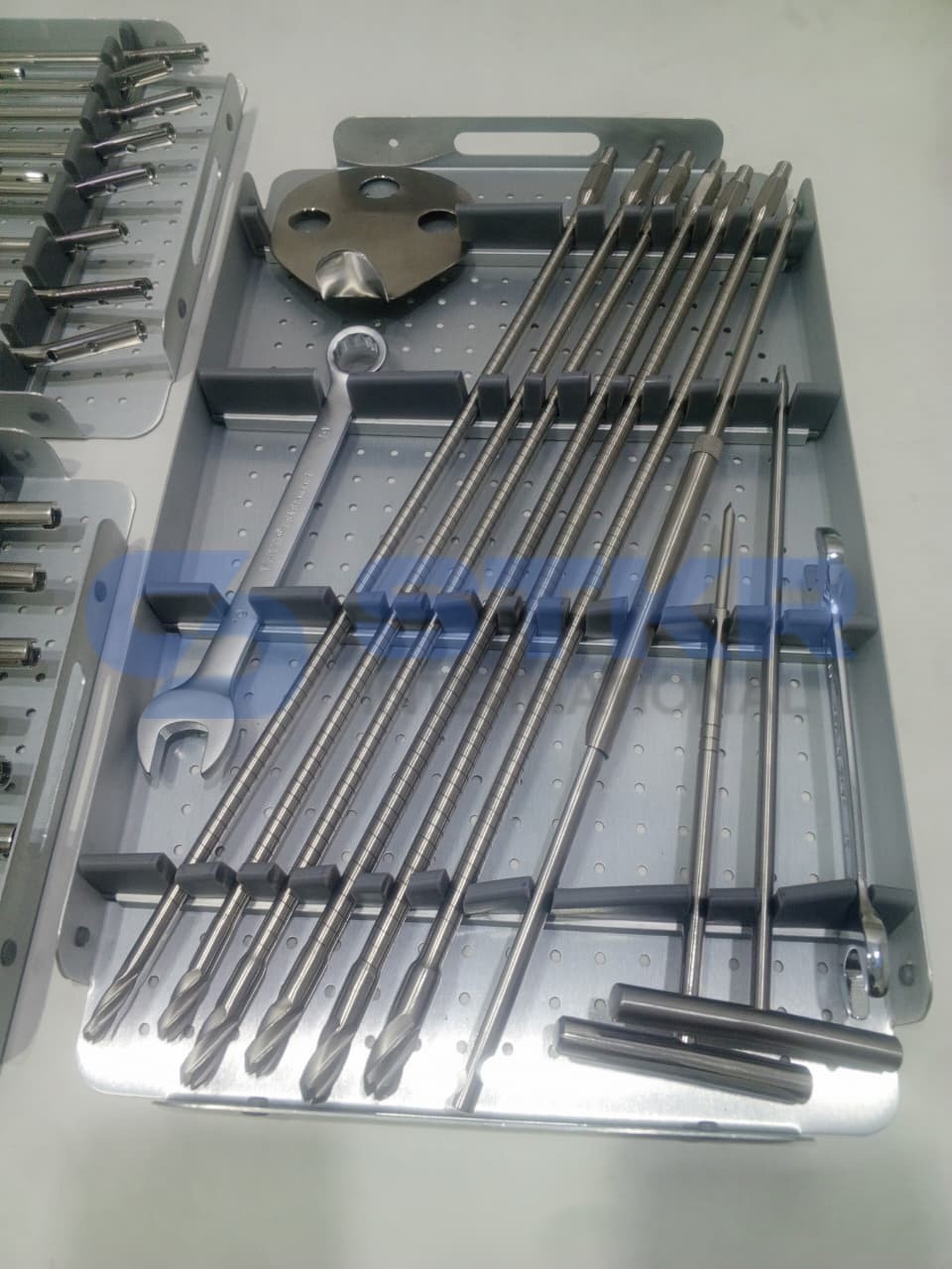 Interlocking Tibia & Femoral Bone Nails Orthopedic Surgical Set – Stainless Stee