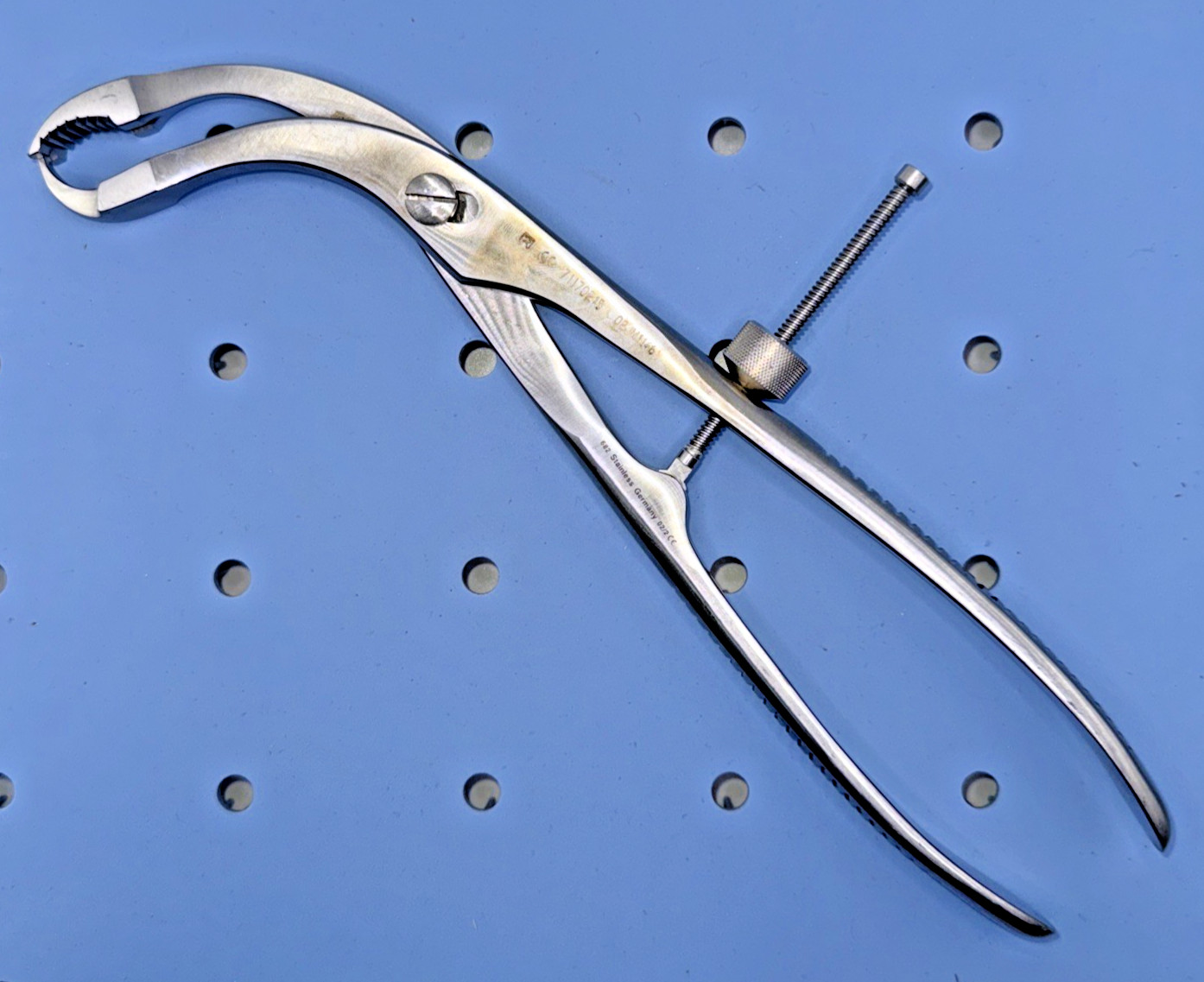 Richards 71170215 Smith & Nephew Surgical Self-Centering Holding Forceps, 240mm