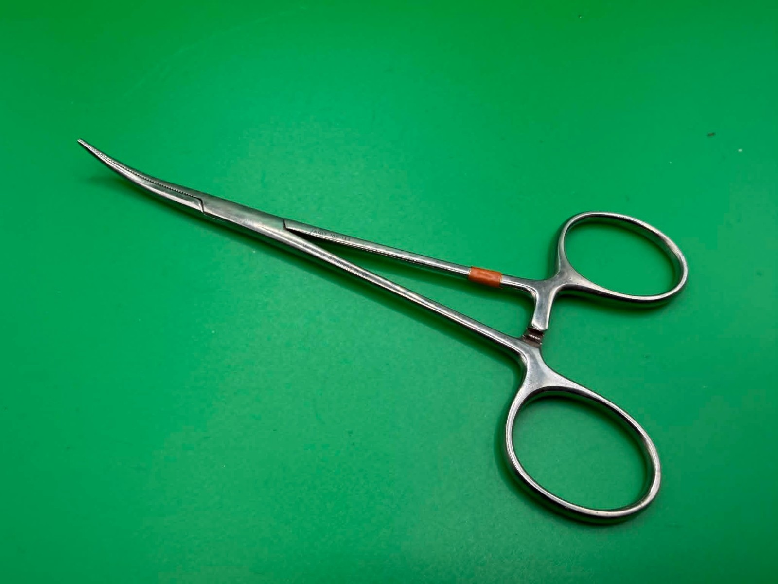 Jarit 105-144 is a 6-1/4 inch Crile-Rankin Hemostatic Forcep