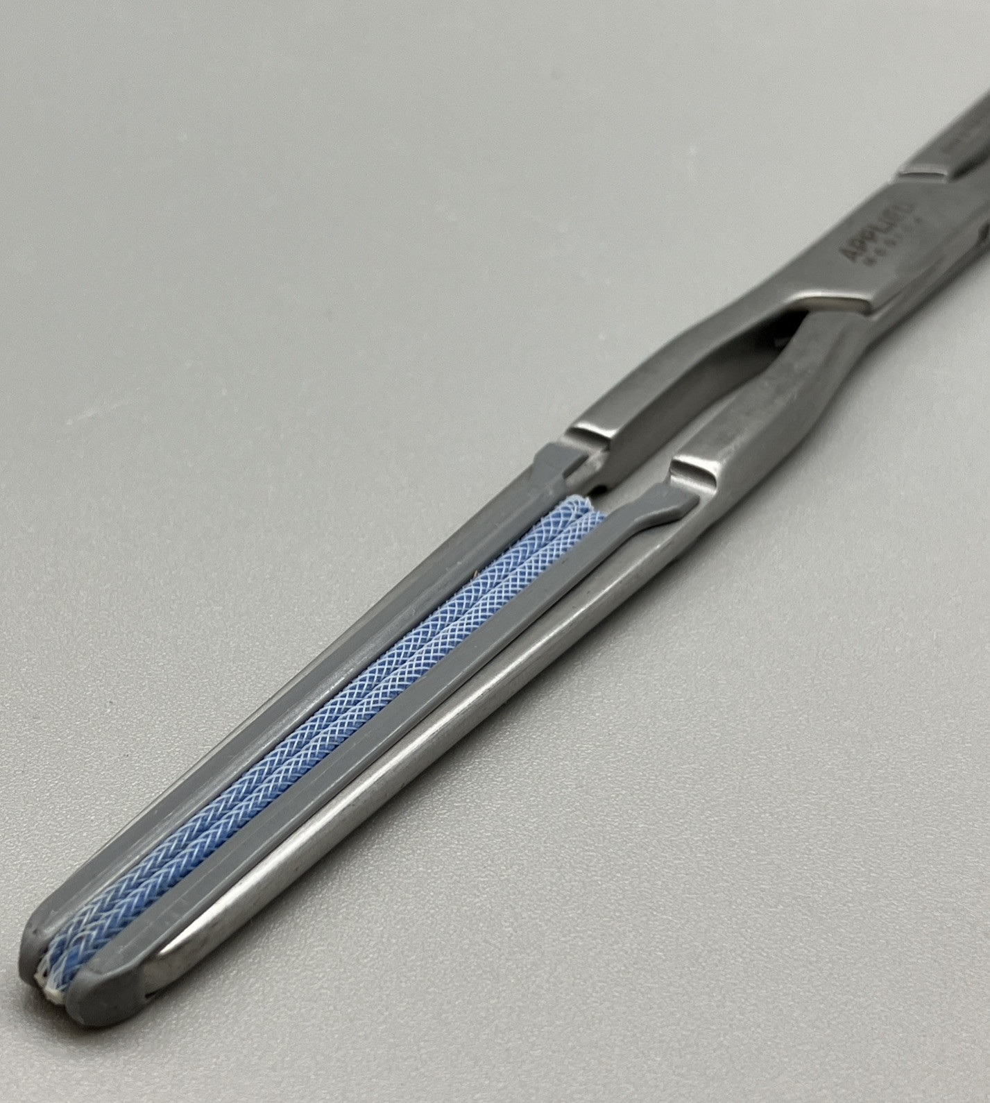 Applied Medical A-Trac C5103 Med-0 Surgical Clamp 11.75”