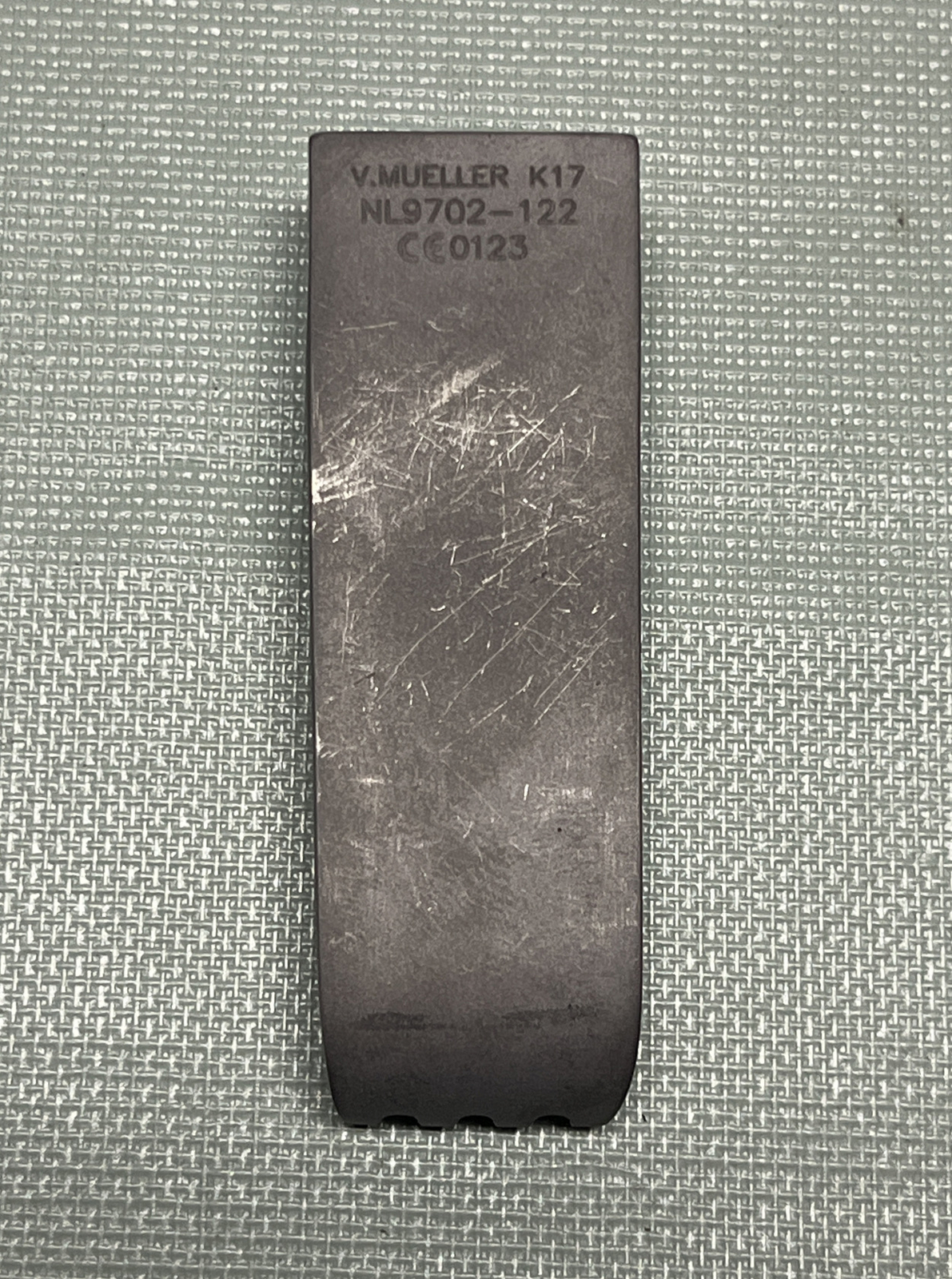 V. Mueller NL9702-122 McCulloch Retractor Blade, Narrow, 2cm Wide, Satin Finish