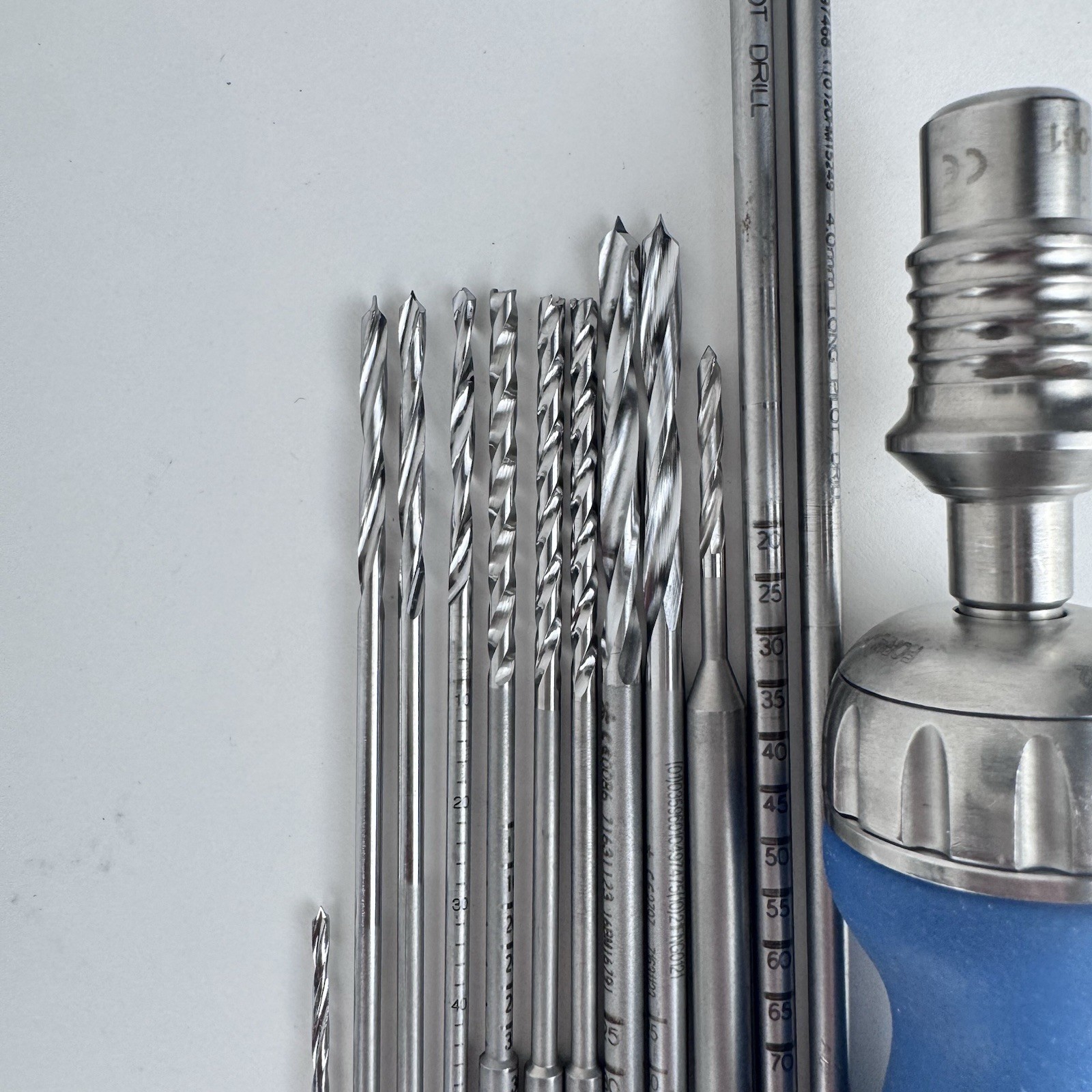 Globus Ratcheting Handle Quick Connect W/ Smith And Nephew Drill Bit Set