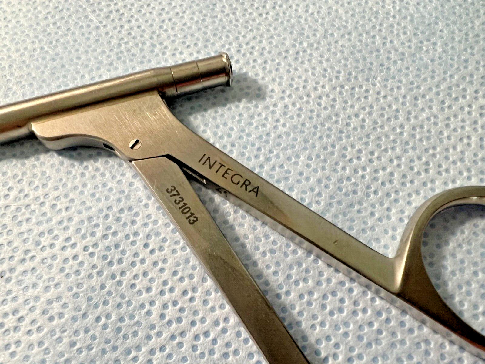 Integra 3731013 Kleinsasser Laryngeal Mini Forcep 1mm Cup Curved Right 9-3/4″ WL