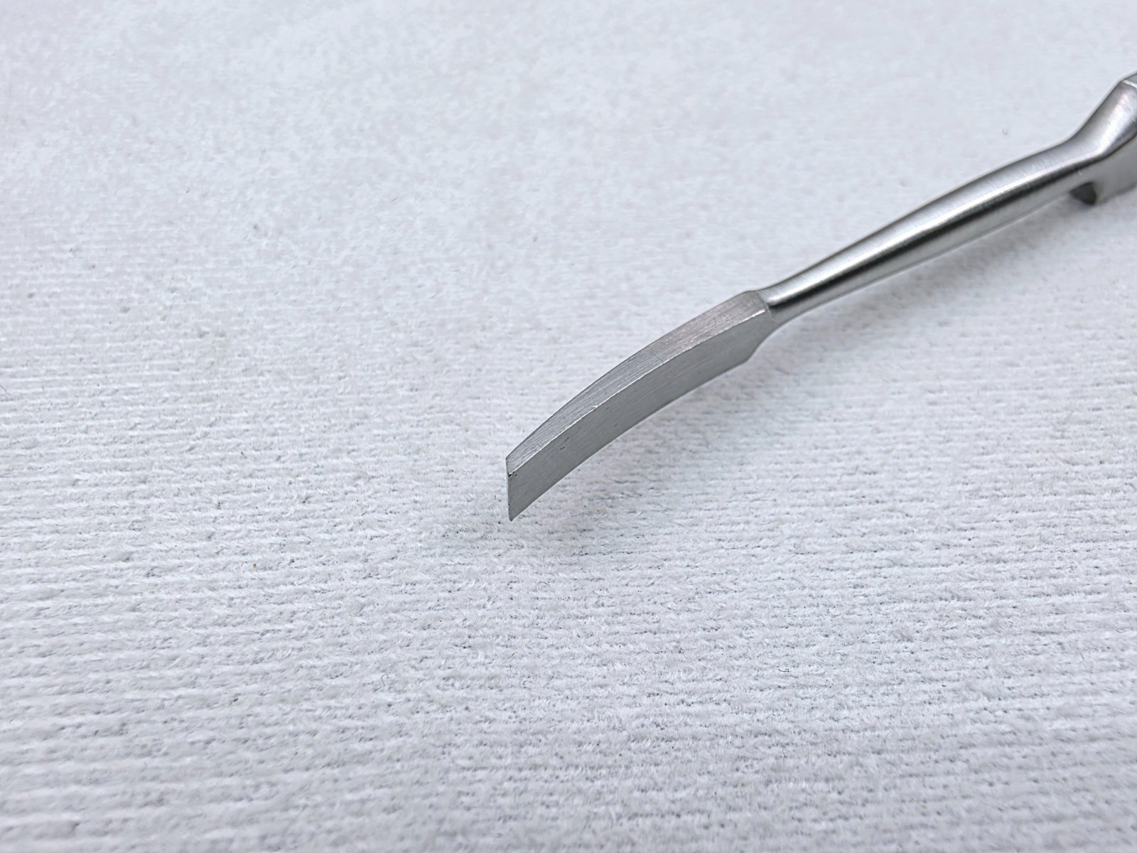 V. Mueller AU11170 Lempert 5mm Surgical Elevator 7-3/8″ – Ultrasonic Cleaned