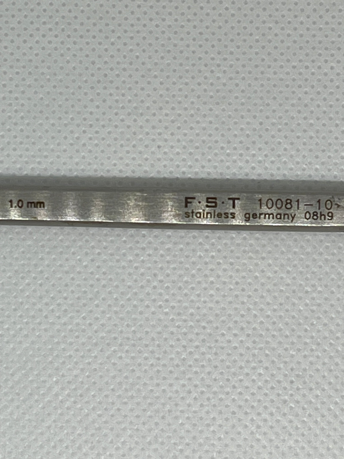 FST Micro Curette, 5.1″ Length, 0.04″ (1 mm) Sharp-Edged Cupped Tip, Excellent