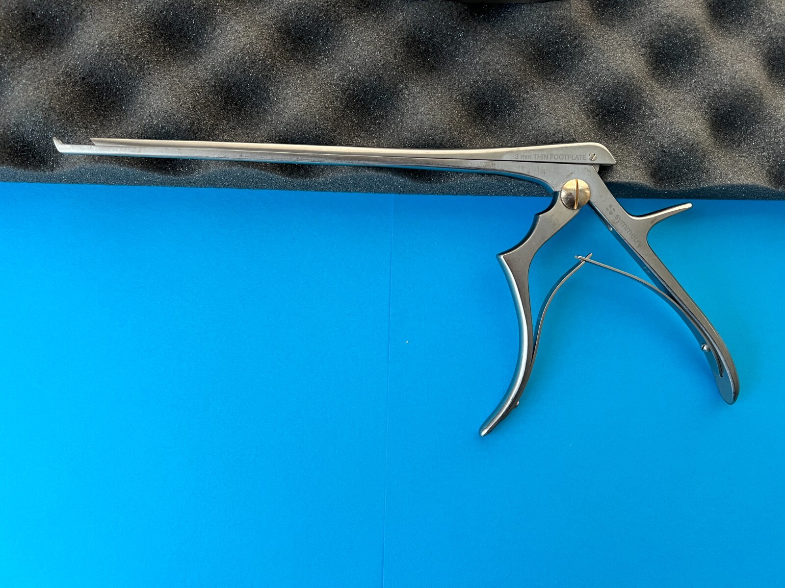 Symmetry 57-0763 Kerrison Rongeur; Micro; Thin Footplate; 40° Up; 3 mm;, Germany
