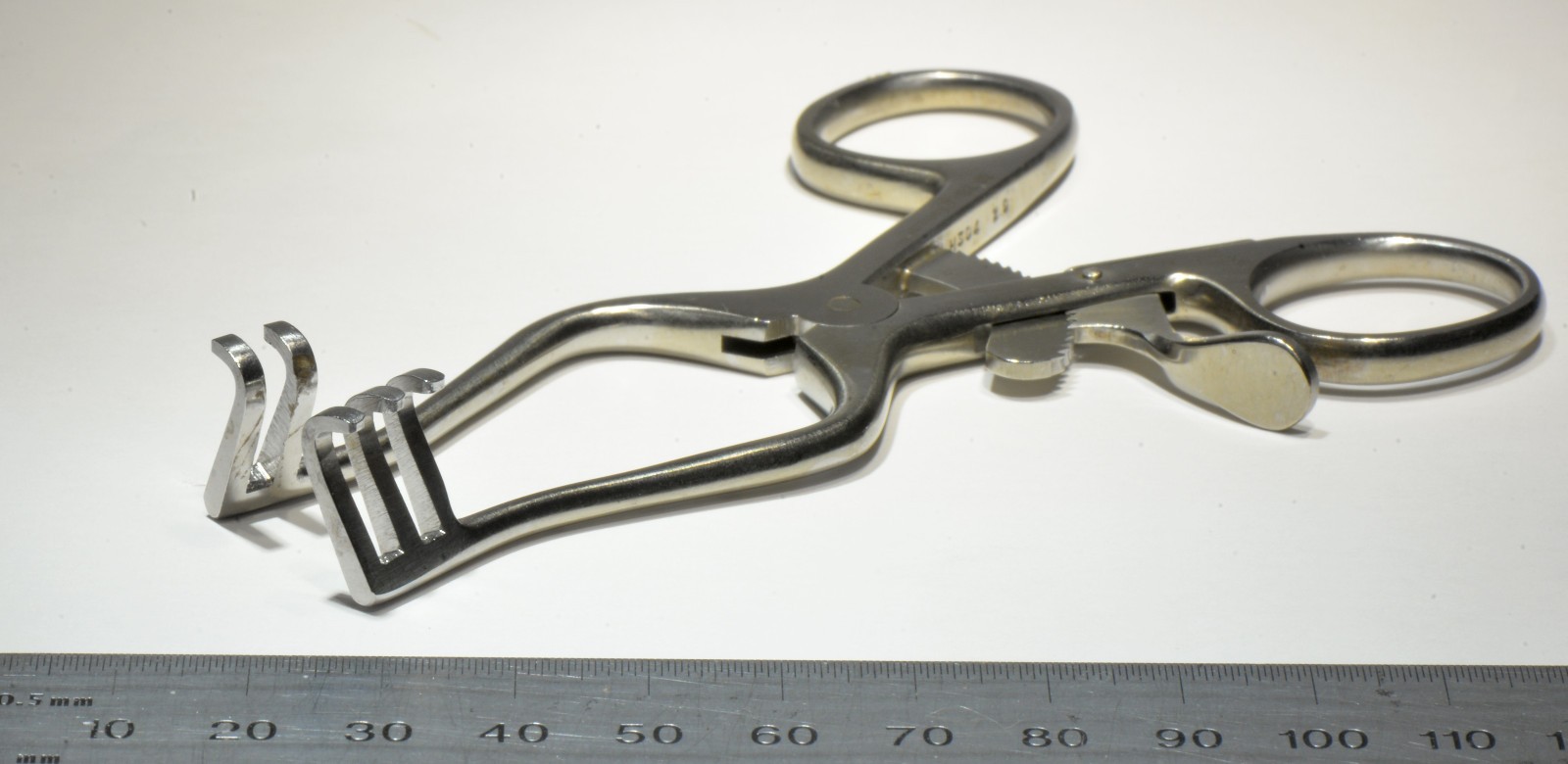 V. Mueller #OS5531 Mini Weitlaner Retractor 2×3 Blunt Prongs 4 ¼” Surgical