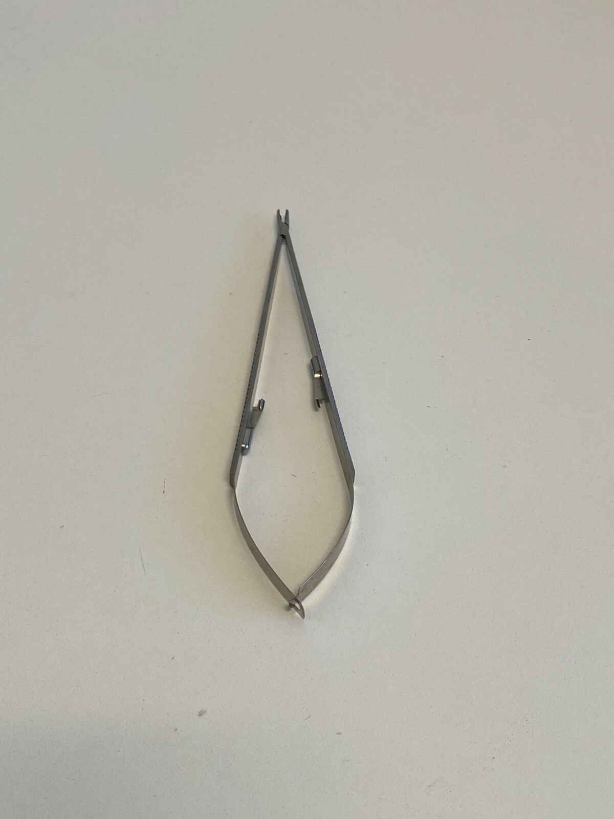 AA1: V. Mueller 8589G Stainless Instrument