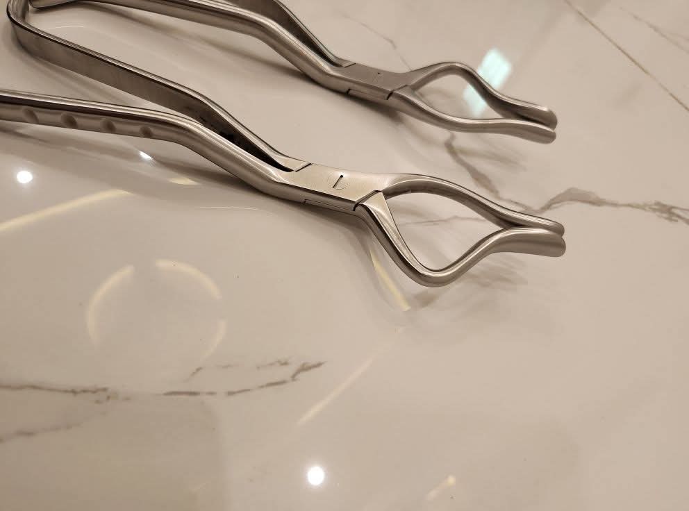 Professional Best Quality Rowe Maxillary Disimpaction Forceps 2PCS Set Offer