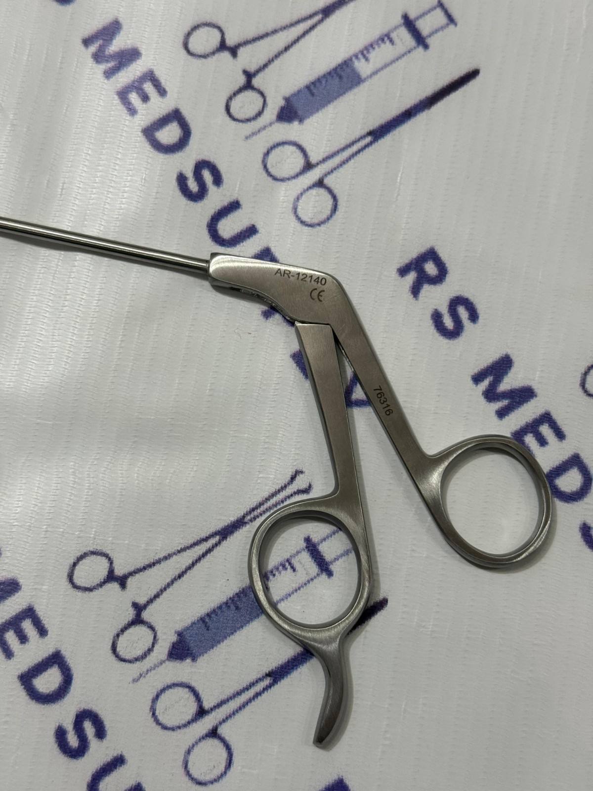 Arthrex Serrated Tooth Scissors Straight Tip 3.4mm 6.5″ REF: AR-12140
