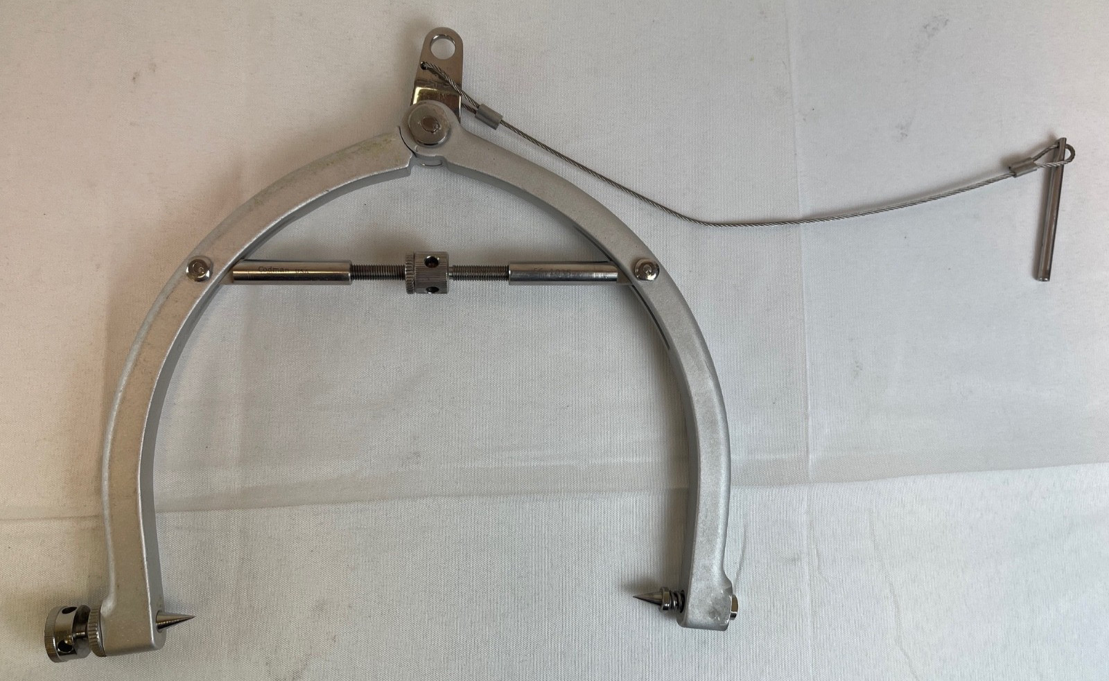 Codman 66-1035 Skull Traction Tongs w/ 1 Spring Loaded Pin 8″ Max Opening Neuro