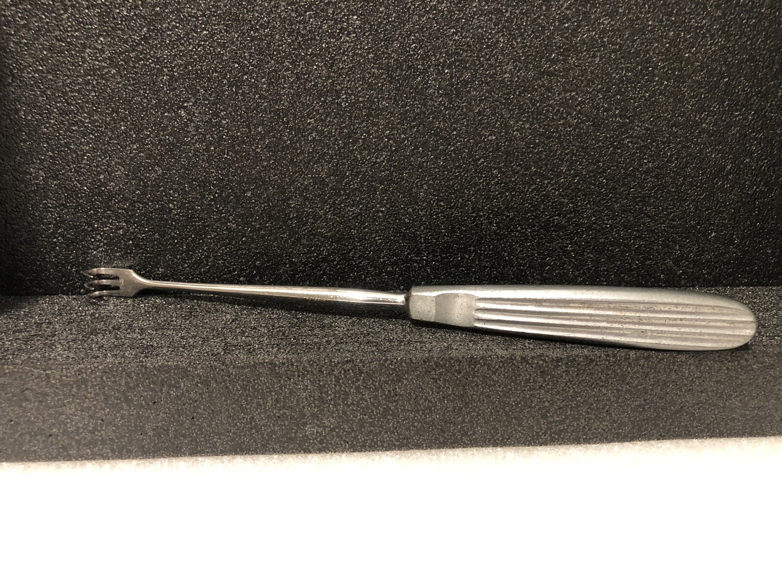 KNY Scheerer – Volkman Retractor – 3 Prong Sharp, 10mm Width