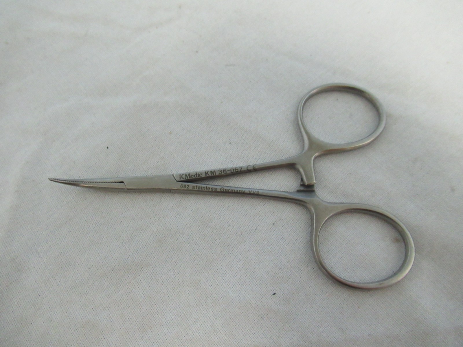 KMedic KM 36-067 3 1/2 Curved Mosquito Forceps (AA)