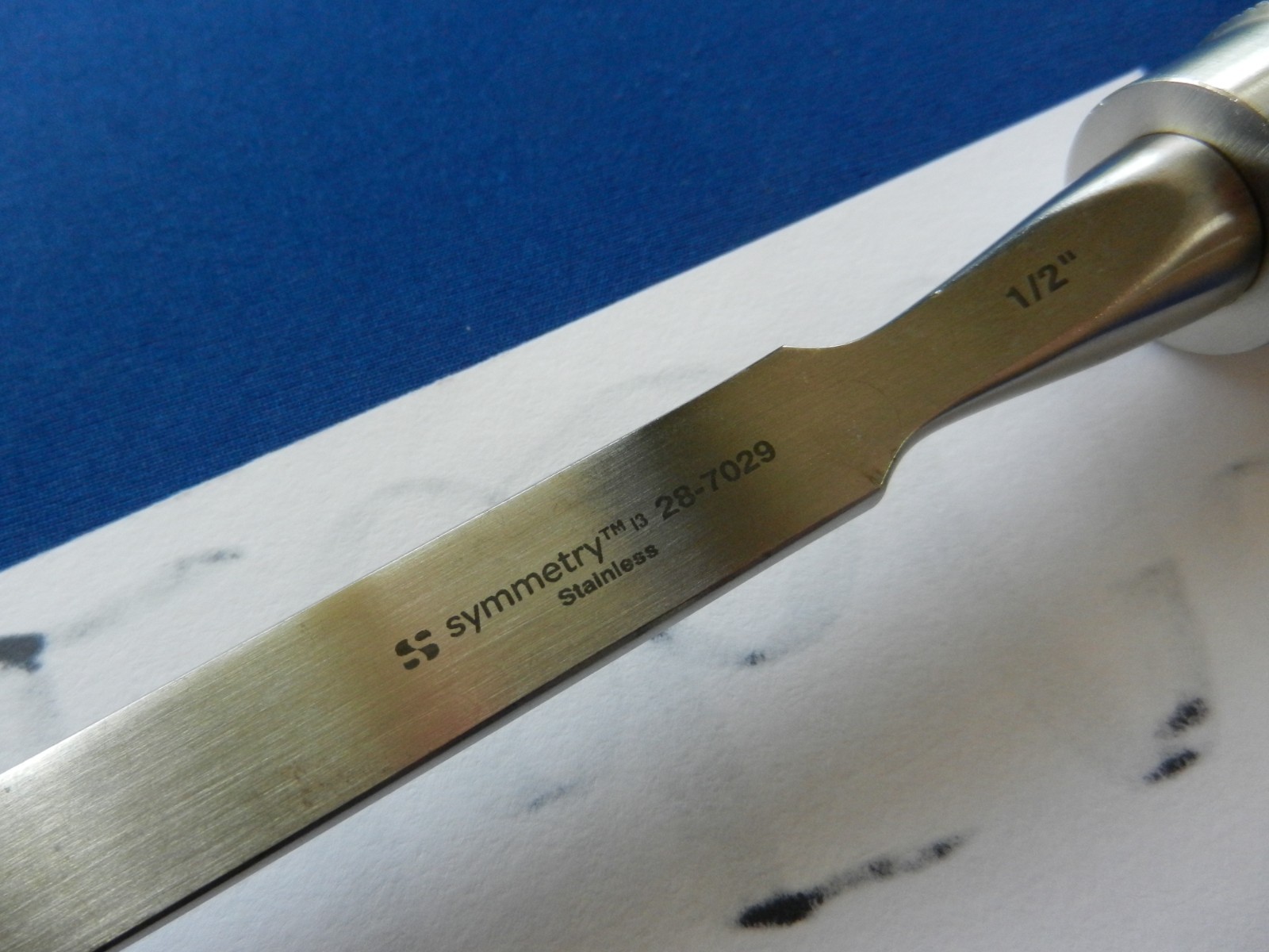 E6509 Symmetry 28-7029 Cobb 1/2″ Wide Curved Osteotome 11″ Overall Length