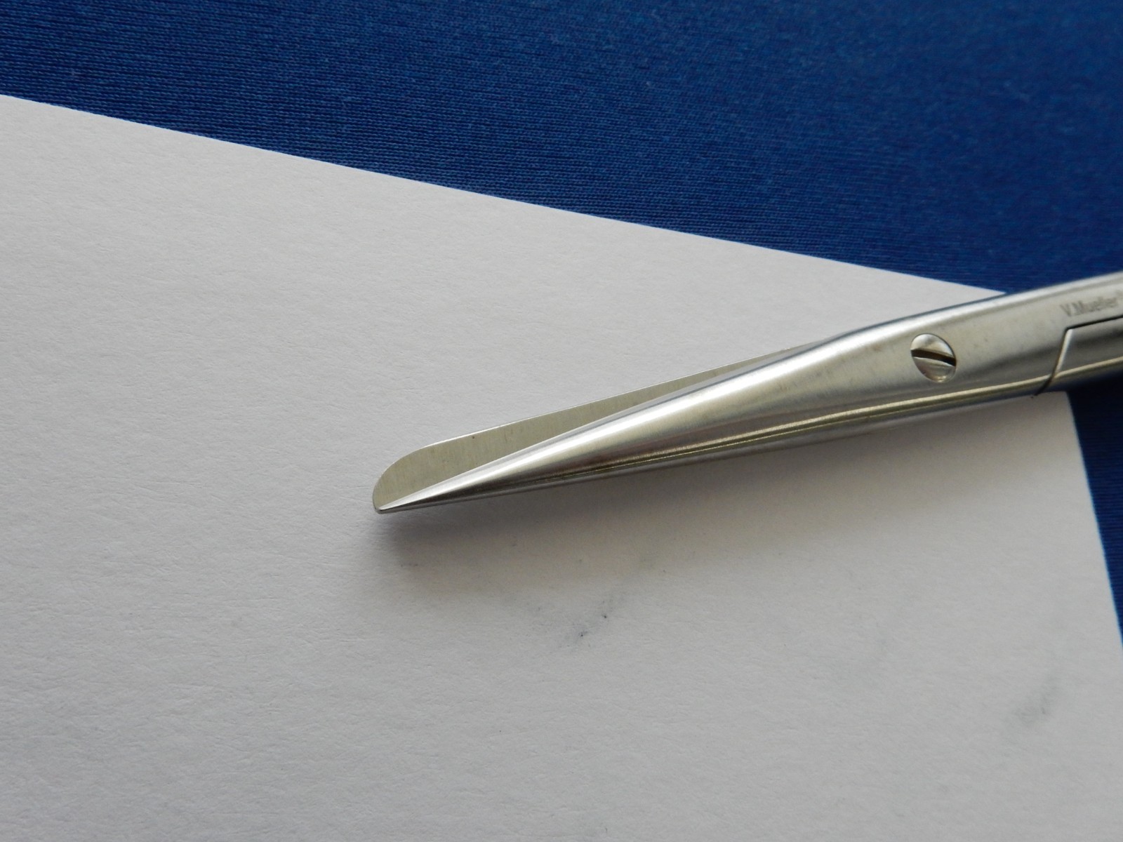 V. Mueller SU1755 Sharp/Blunt Tip Vital Scissors 5-3/4″