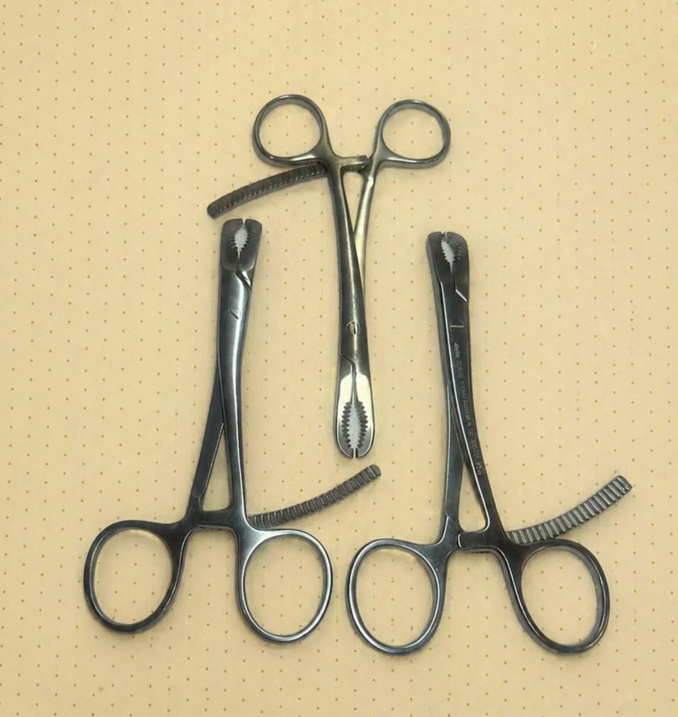 3 Stryker 702932 VariAx Repositioning Lobster Claw Forceps L143mm