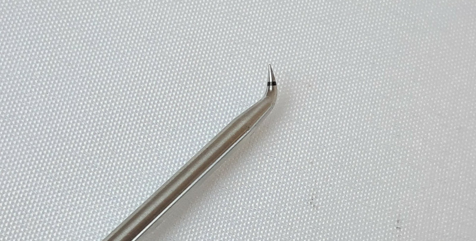 Conmed HPS-60MF is a 60° Microfracture Awl