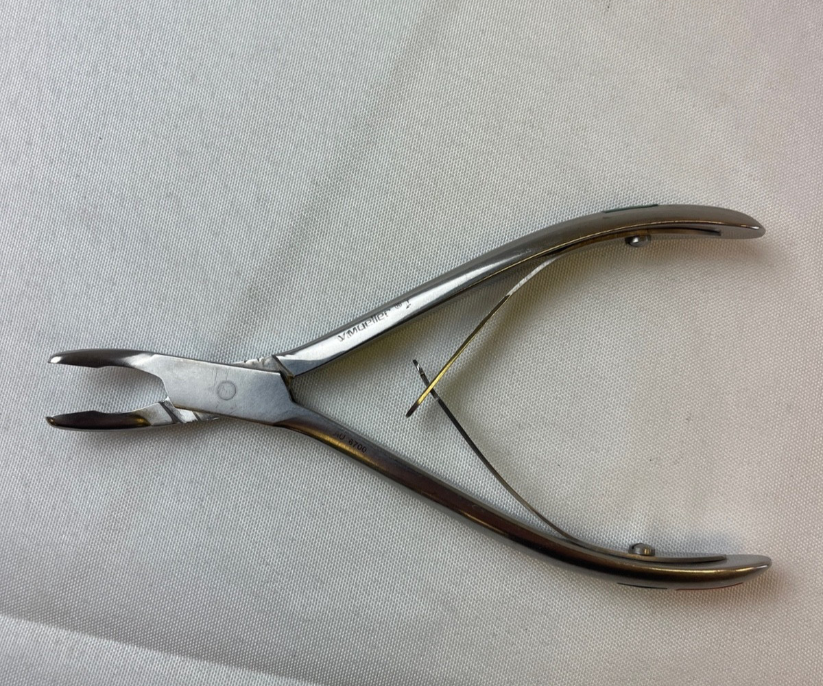 V. Mueller AU6700 Andrews Hartman Rongeur 4mm Curved Jaw 6″ Length Orthopedics