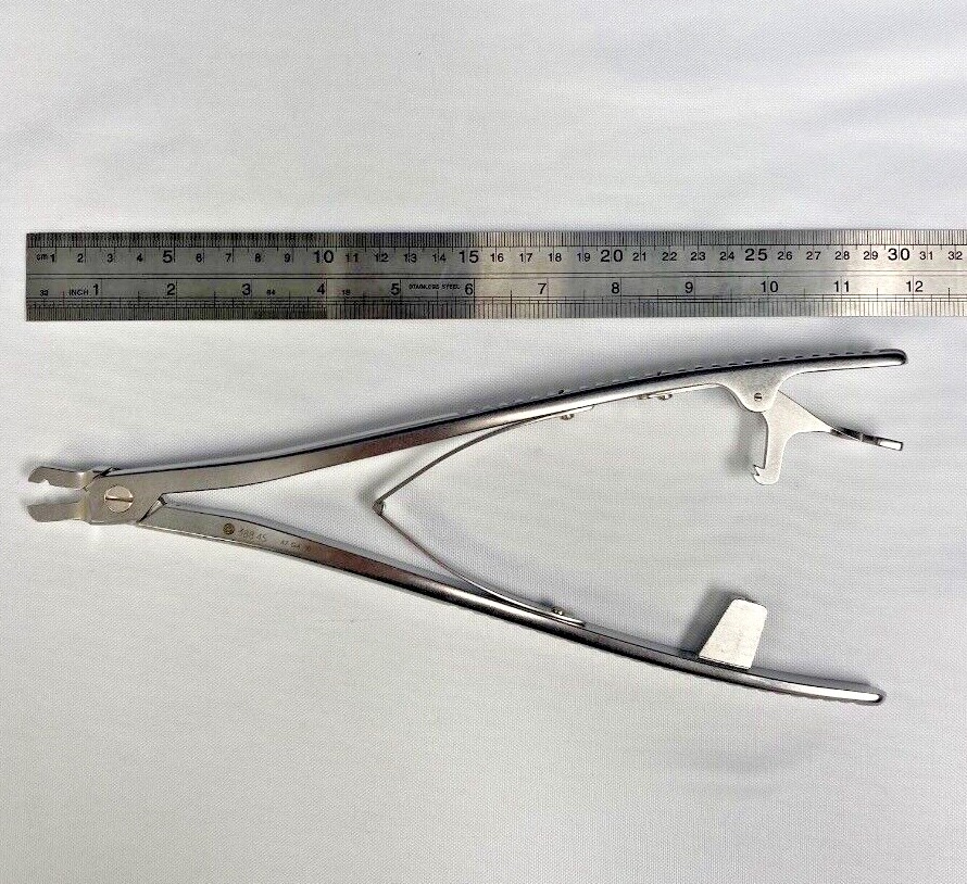 Synthes 388.45 USS Bar Holding Forceps For 3.5mm Bar US120 Orthopedic Neurology