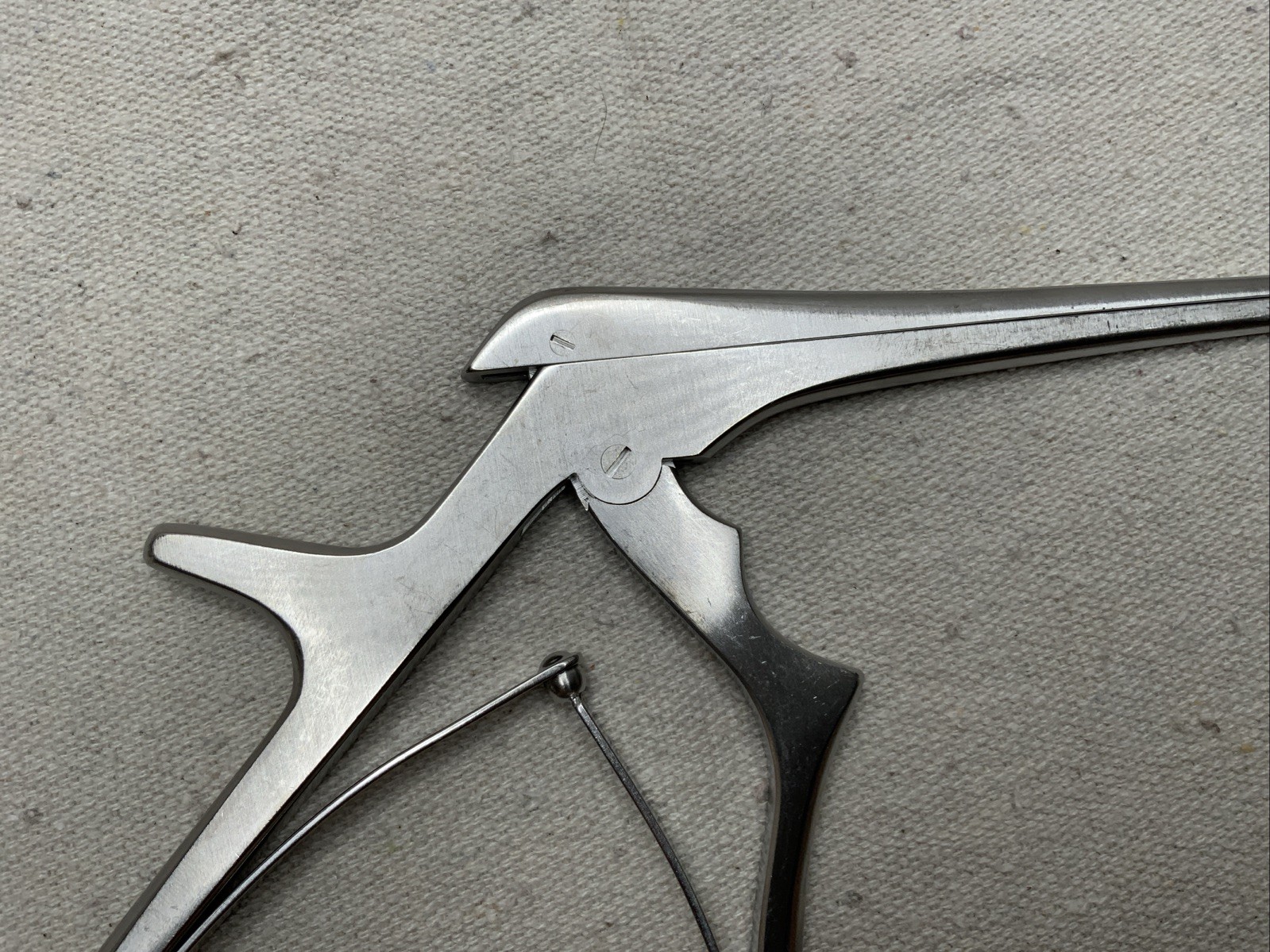 Aesculap FF772R 2mm Kerrison Punch 40° Upwards 7″