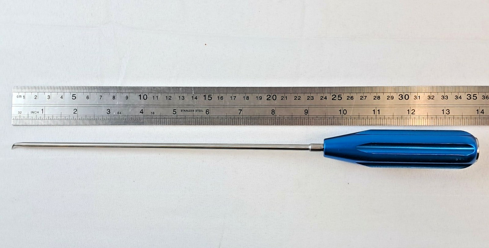 Conmed HPS-60MF is a 60° Microfracture Awl