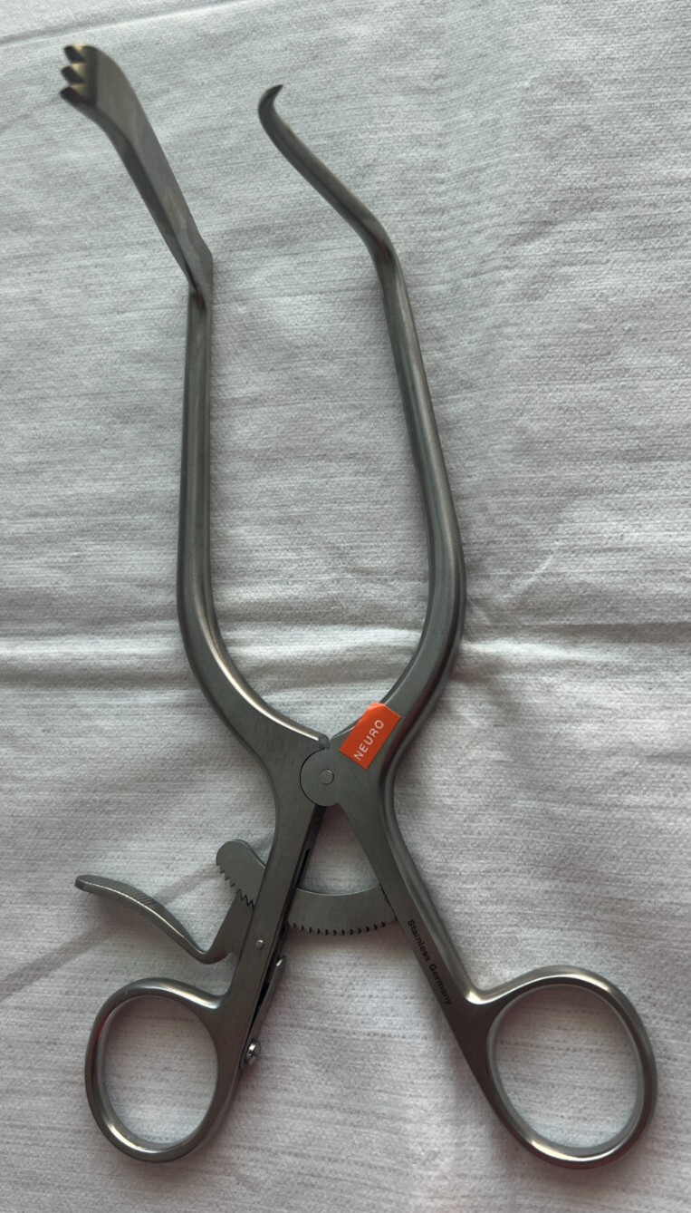 Boss Surgical 73-1135 Williams 70 x 10mm Left Hook x Right Blade Retractor 7″