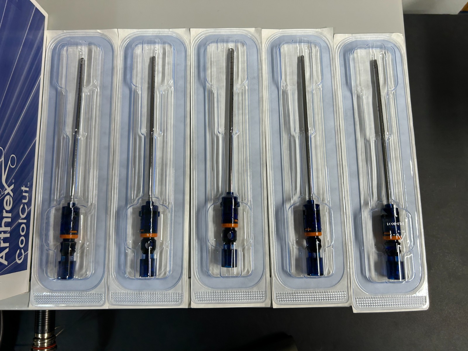 Arthrex AR-8305 Synergy Resection Set w/ AR-8330H Shaver and FREE Dated Blades