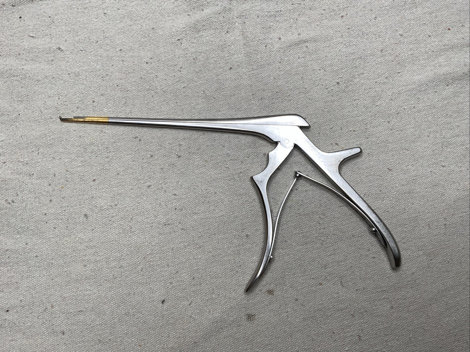 Aesculap FF772R 2mm Kerrison Punch 40° Upwards 7″