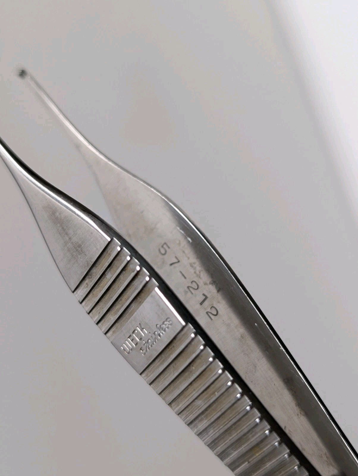 4 pcs. Assorted Tissue Forceps WECK 57-212 FURST MDS1018012F (USED).