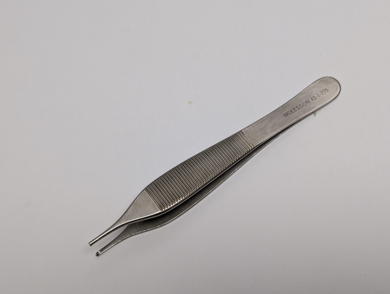 4 pcs. Assorted Tissue Forceps WECK 57-212 FURST MDS1018012F (USED).