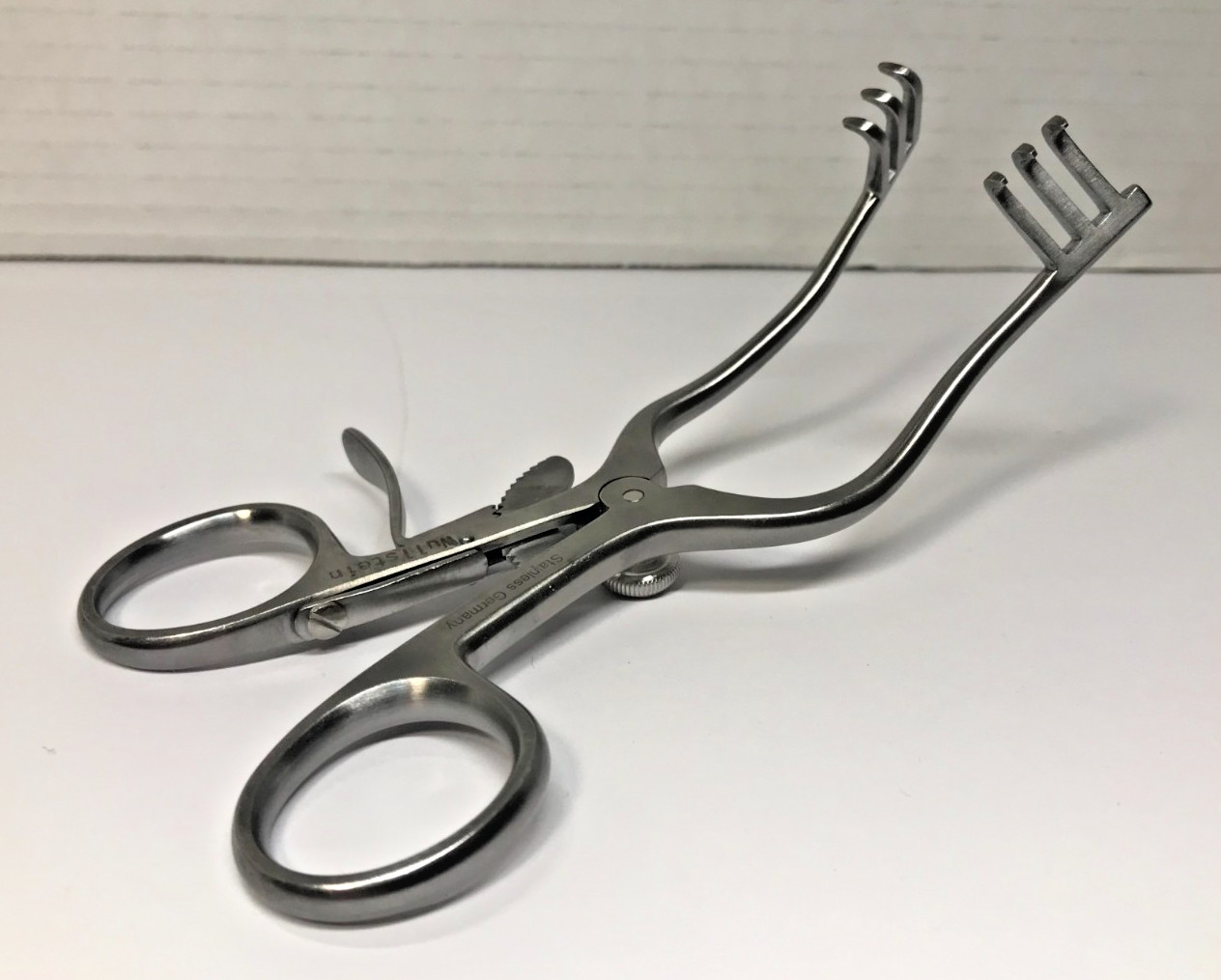 Storz X-0300 Wullstein-Weitlaner Retractor 5.25″ Length XO300