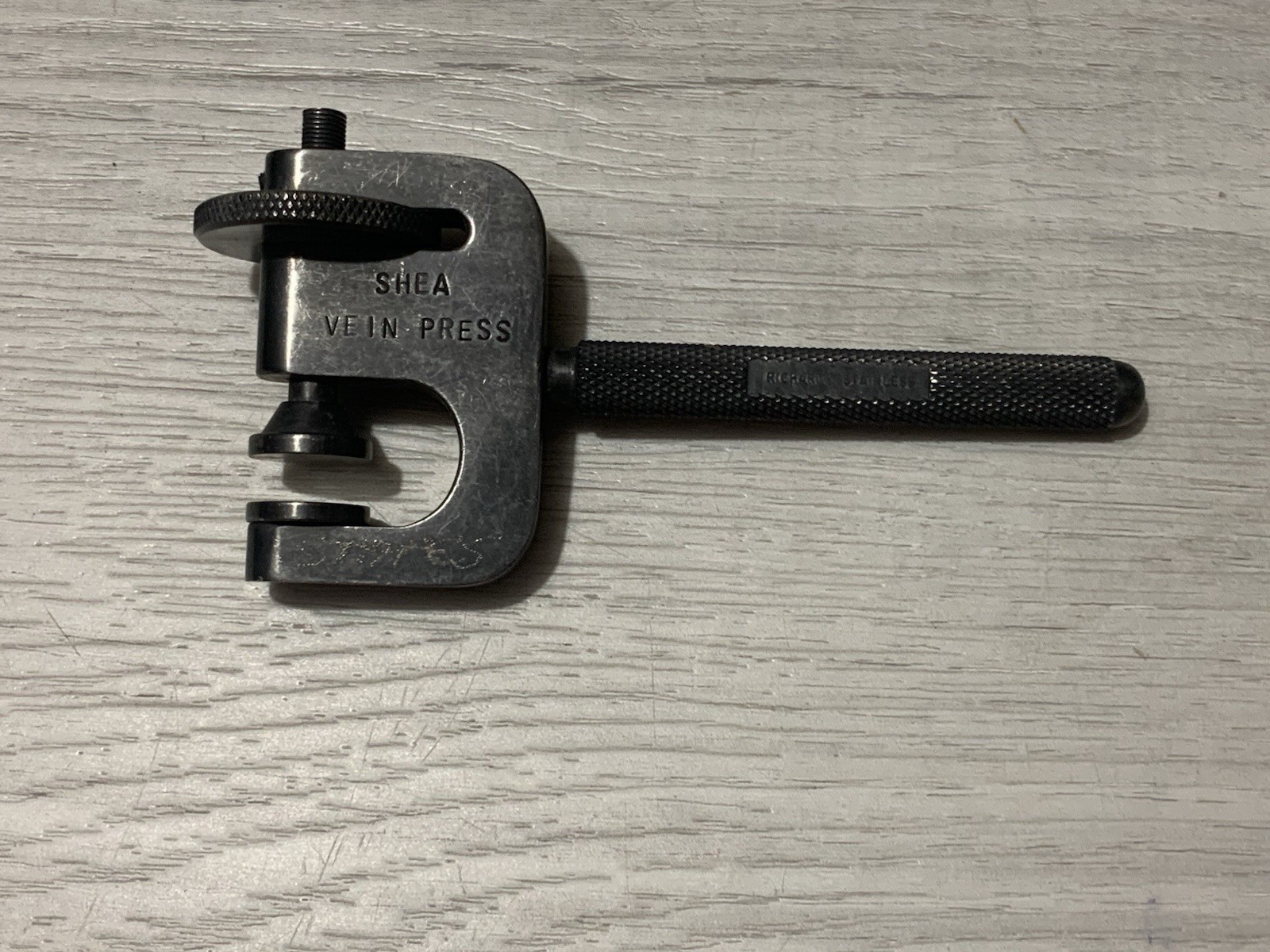 Richards Anodized Vein Press