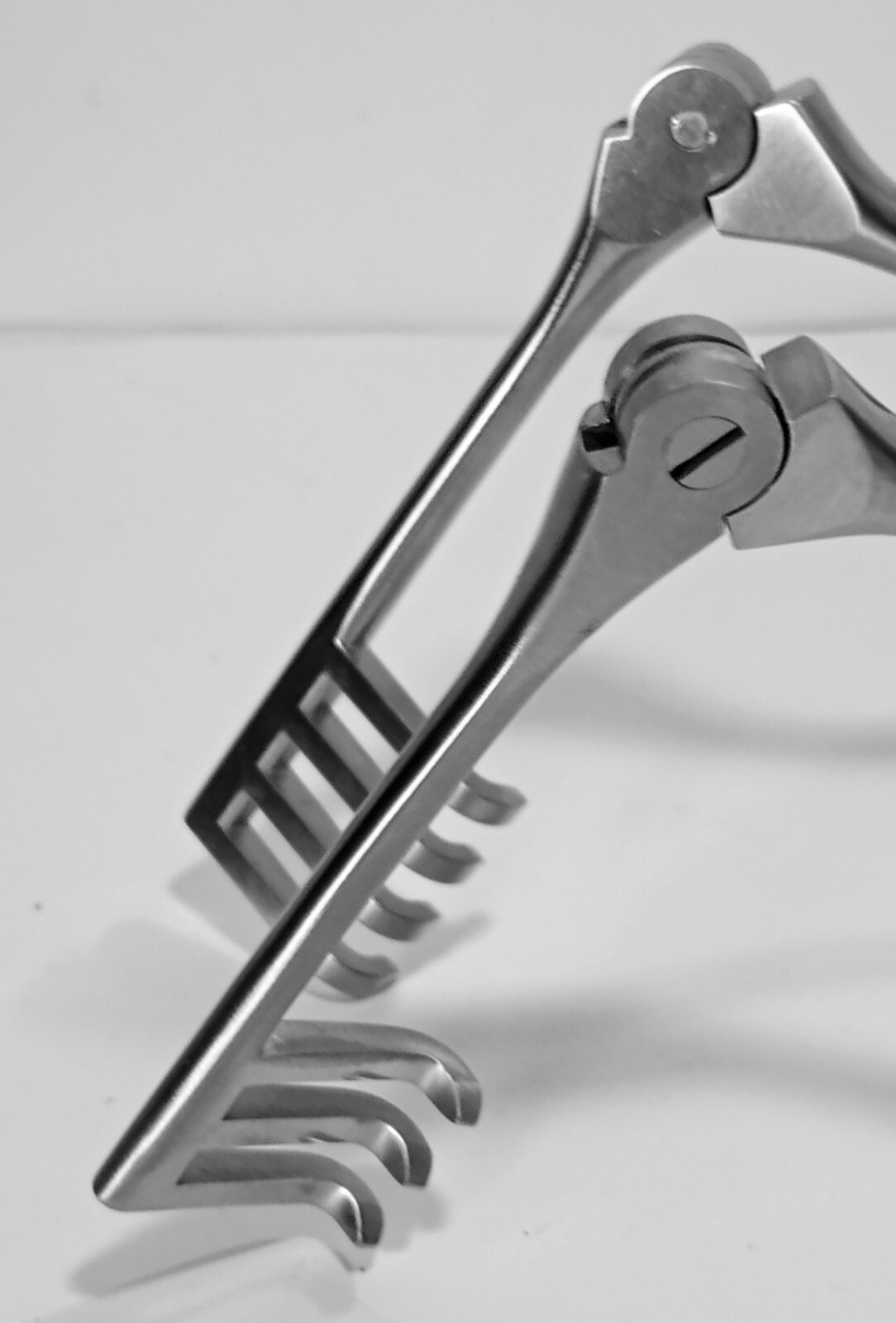 Ruggles RN 2614 Self-Retaining Retractor Hinged Blades Ratchet- Ring Handles