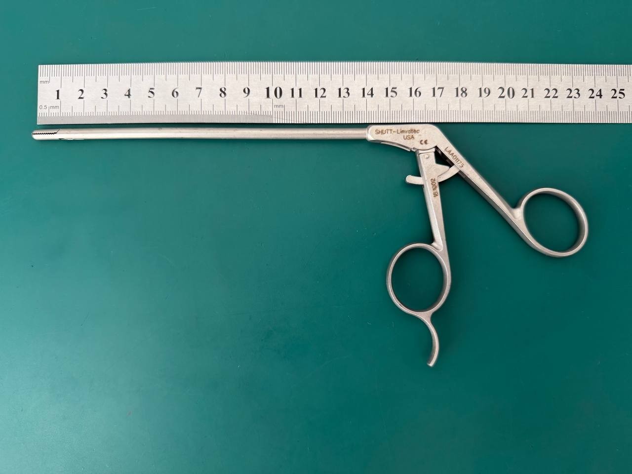 Shutt Linvatec 18.1002 4.5mm Shaft Alligator Grasper w/ Ratchet Arthroscopy