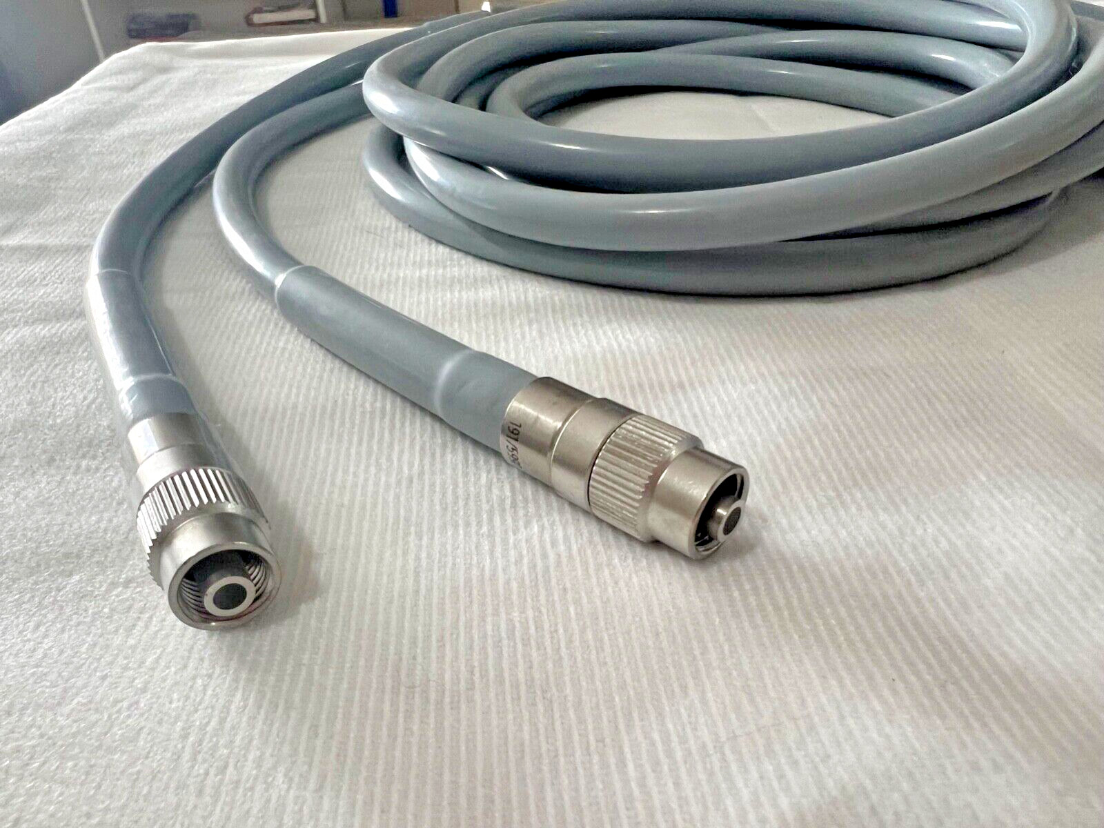 Scholly DaVinci Intuitive 951021-01 Endoscopic Dual Beam Fiber Optic Light Cable