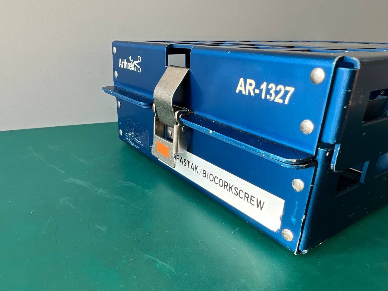 ARTHREX AR-1327, Bio-FASTak and Optional Bio-Corkscrew Instrumentation Set