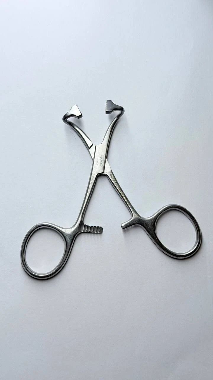 V. Mueller Surgical Clamp / Forceps – 10 cm