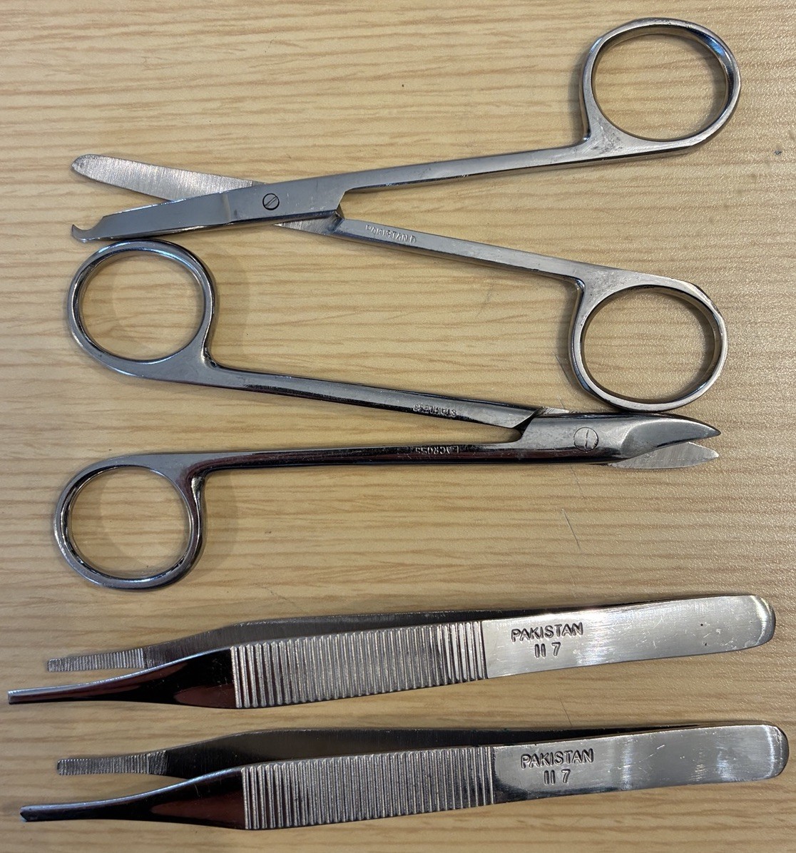 Surgical Instruments-5″Dressing Forceps/4.5″Suture Scissors/4.5″Crown & Collar