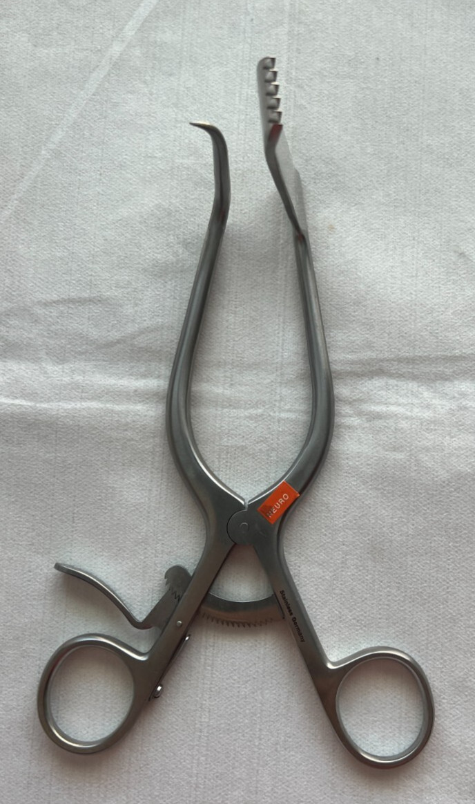 Boss Surgical 73-1155 Williams 50x20mm Right Hook x Left Blade Retractor 7″