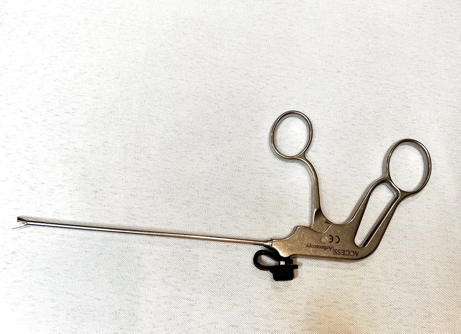 Symmetry Codman 1010208 Scissors 20° Tip Short Serrated Left Loop ARTHROSCOPY
