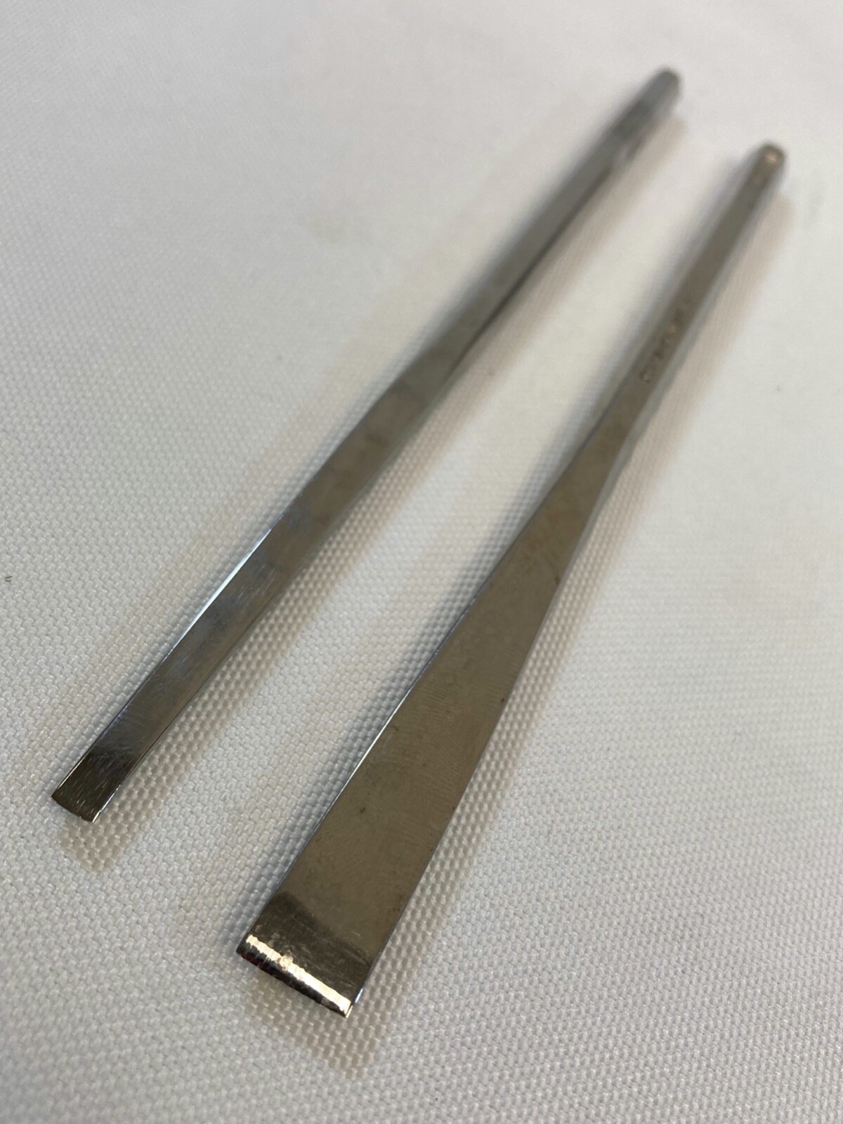 Set of 2 Storz N4320 10mm & 4mm Hexagonal 6″ Nasal Osteotomes ENT Orthopedic
