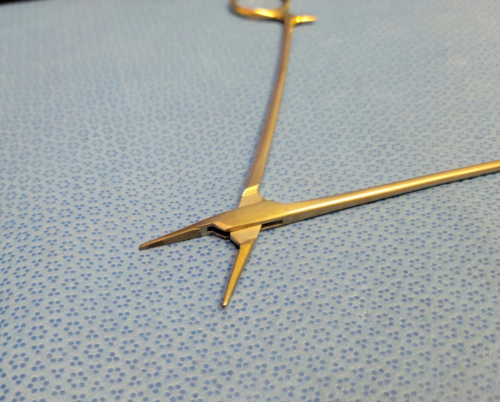 Aesculap BM026R Surgical 8″ DuroGrip Needle Holder