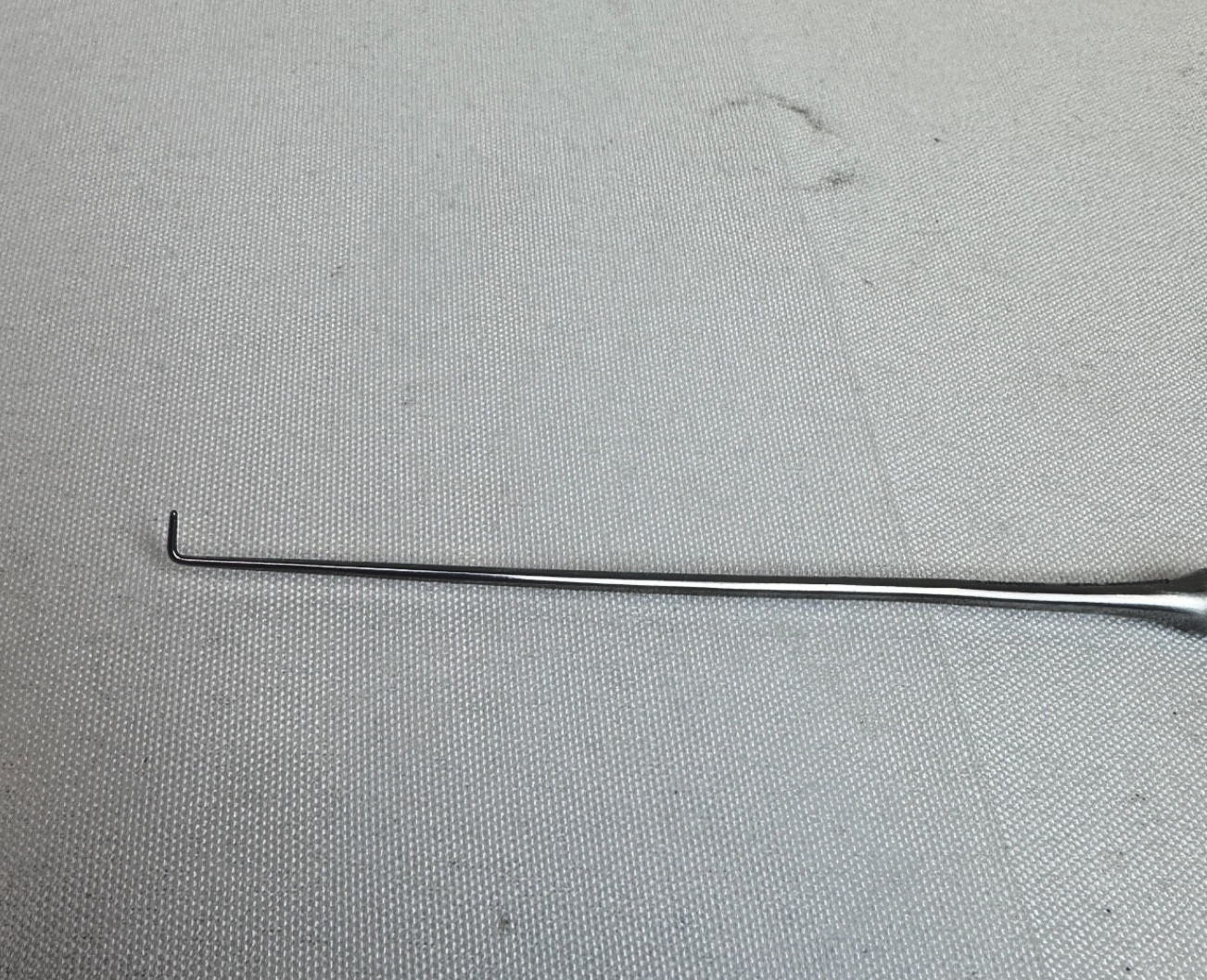 V. Mueller NL3769 Jannetta Right Angle Hook 7-1/2″ Tip 4.7mm